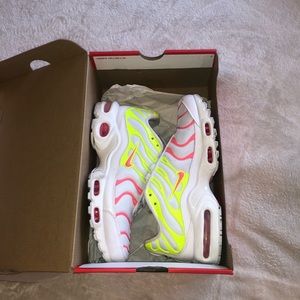 Nike air Max plus SE white/hot punch volt